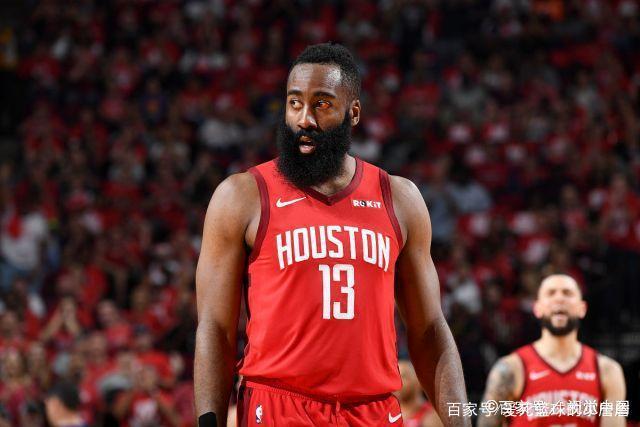 伊布社交媒体秀冠军数量 15个赛季拿13个联赛冠军