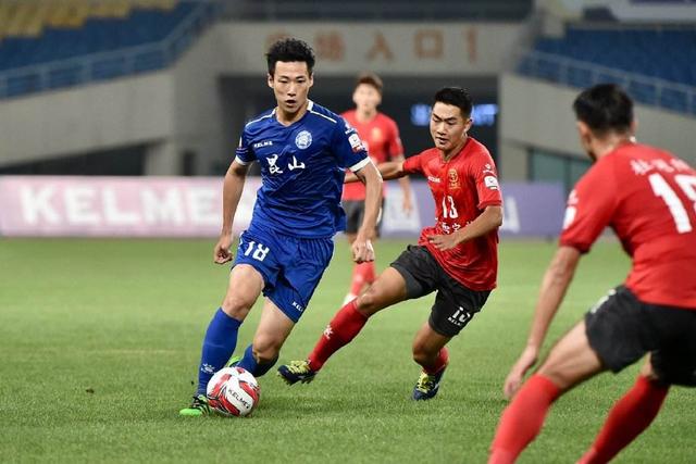 斯洛特是第四位处子赛季率队圣诞节登顶的主教练